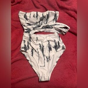 SHEIN Black and White Cutout One Piece Swimsuit